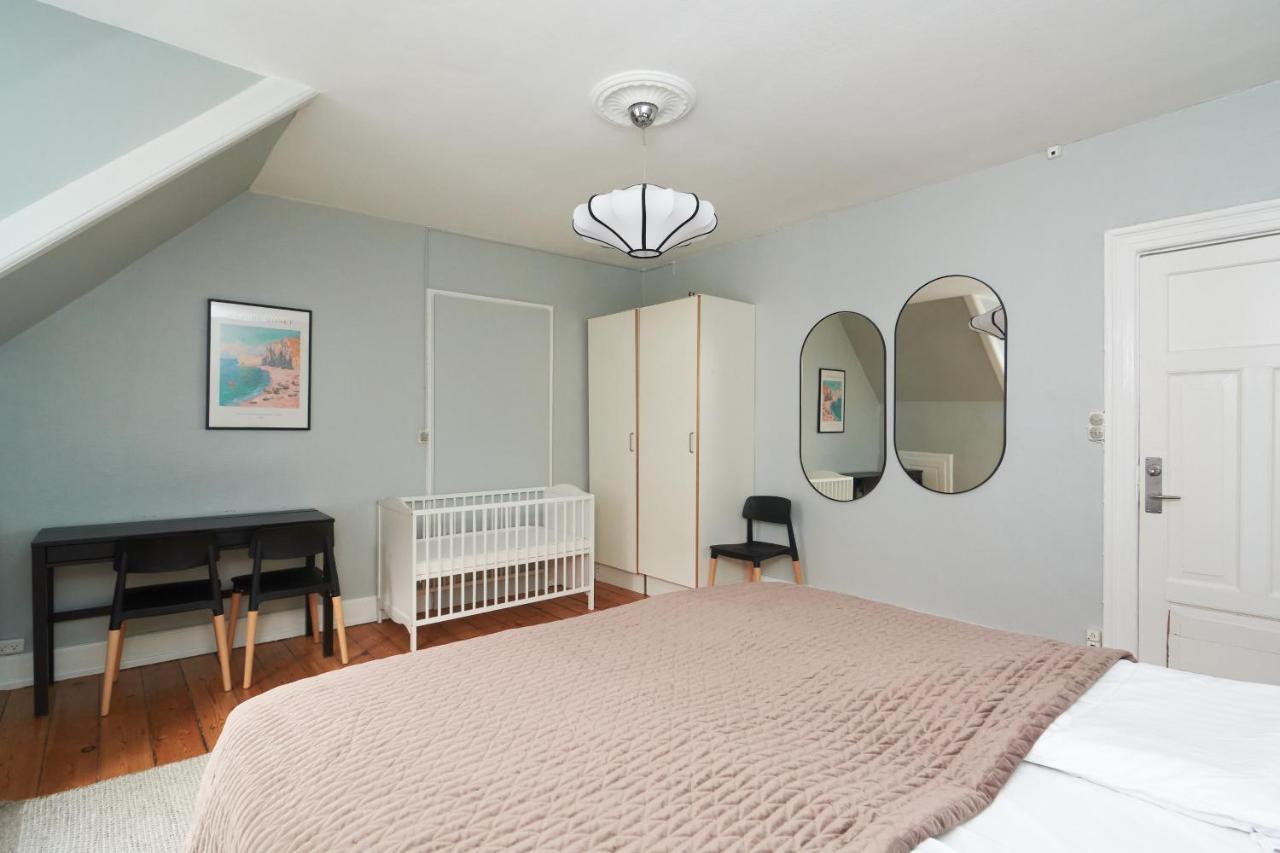 Stylish 5 Person In Vibrant Urban Area Apartamento Copenhague
